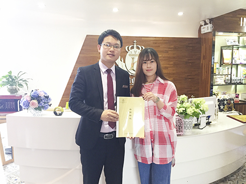 热烈祝贺南京贾女士与印奈儿美甲美容加盟店签约成功