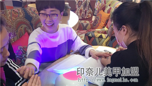 美甲加盟,美甲品牌,印奈儿美甲,签约报道