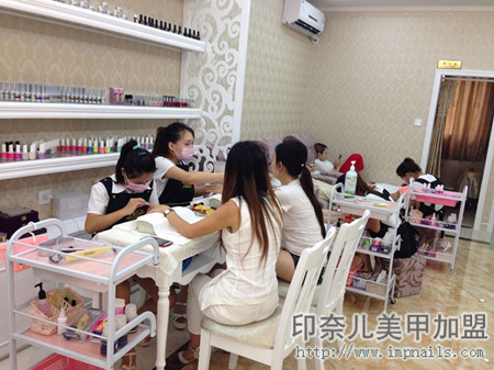 做好服务承诺，美甲店才能留住客户