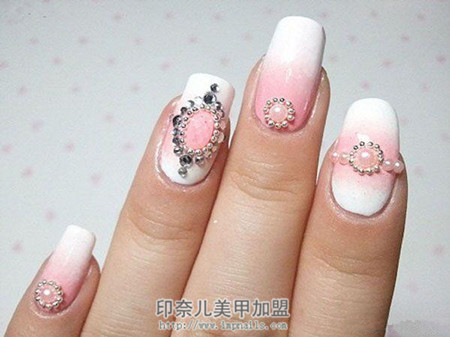 贴钻美甲图片