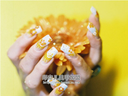 彩绘美甲图片