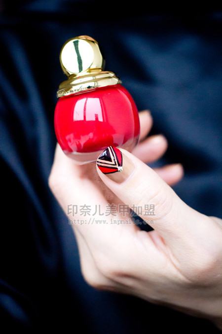条纹美甲图片