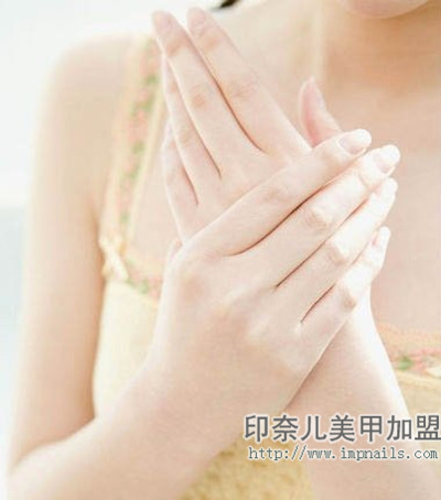 夏季女性护手方法