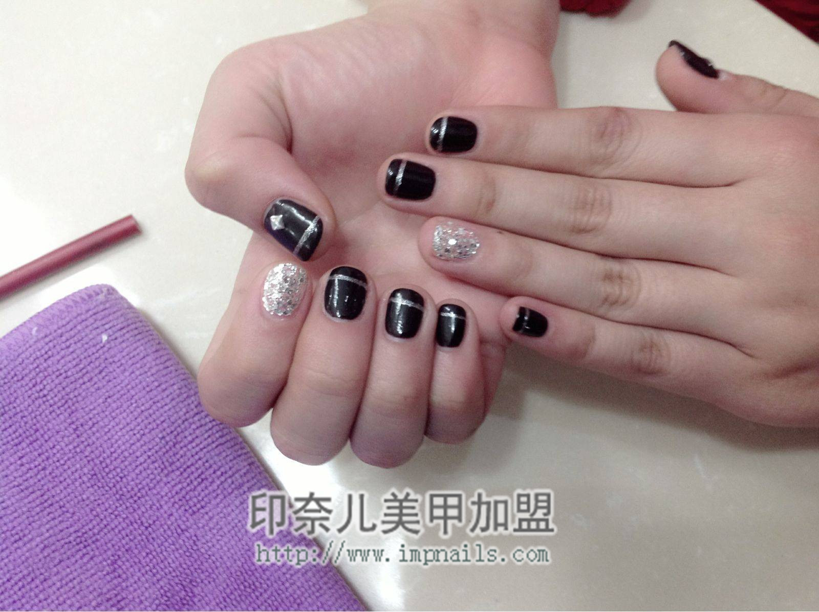 黑色美甲
